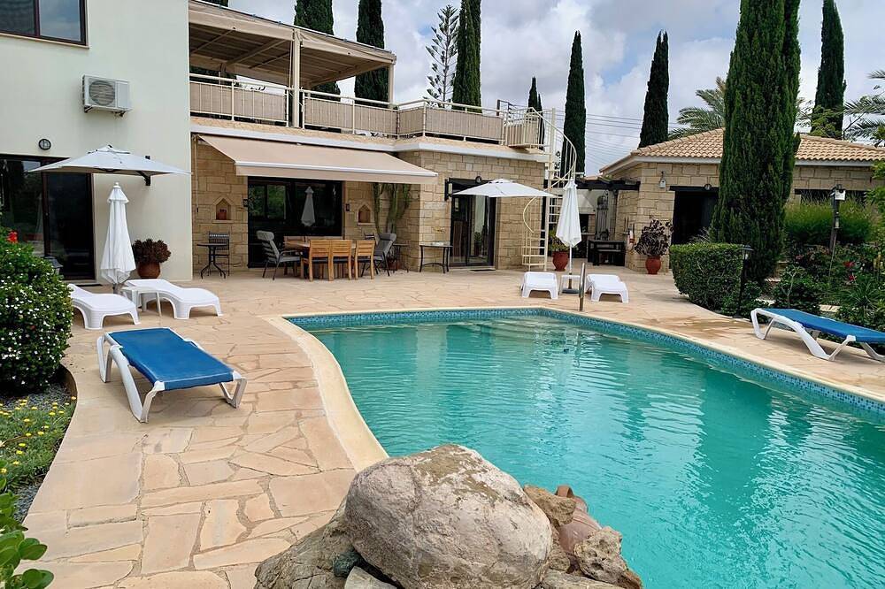 Casa vacanza a Peyia a partire da 347€ a notte