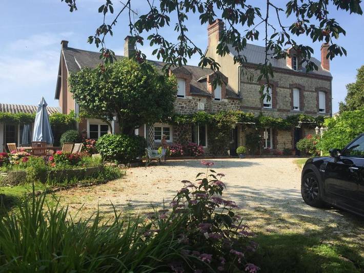 Location de vacances pour 10 personnes, avec jardin dans La Haye-Pesnel