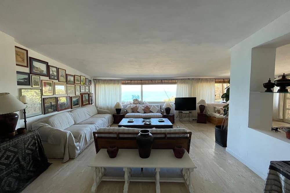 Charming villa by the sea in Ansedonia, Orbetello