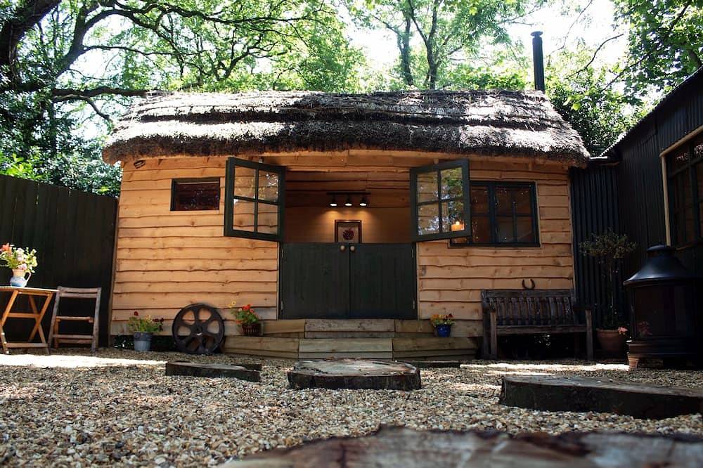 Unique and Bespoke Stunning Thatched Dorset Shepherds Huts with Private Hot Tub in Dorset