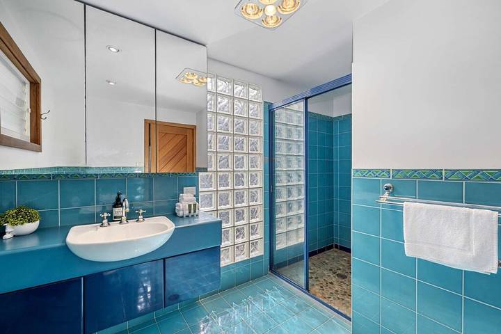 Holiday home for 6 people, with balcony and garden as well as hot tub, with pets in New South Wales