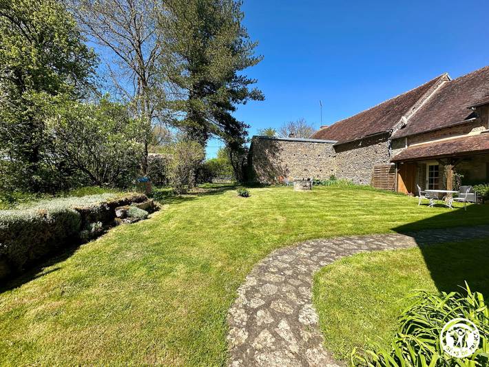 Gîte pour 6 personnes, avec piscine ainsi que jardin et terrasse, animaux acceptés dans Vic-sous-Thil