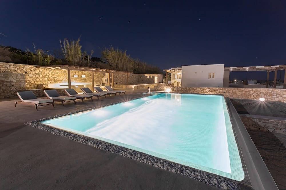 H2O Privé Villa Paros, oneindig zwembad, zeezicht lounge, bbq en bar in Parasporos, Paros