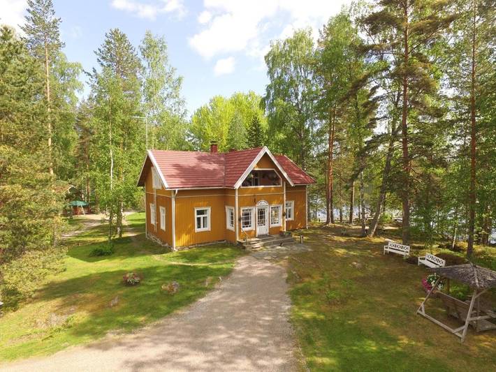 Ferienhaus für 12 Personen, mit Terrasse und Garten sowie Pool und Sauna