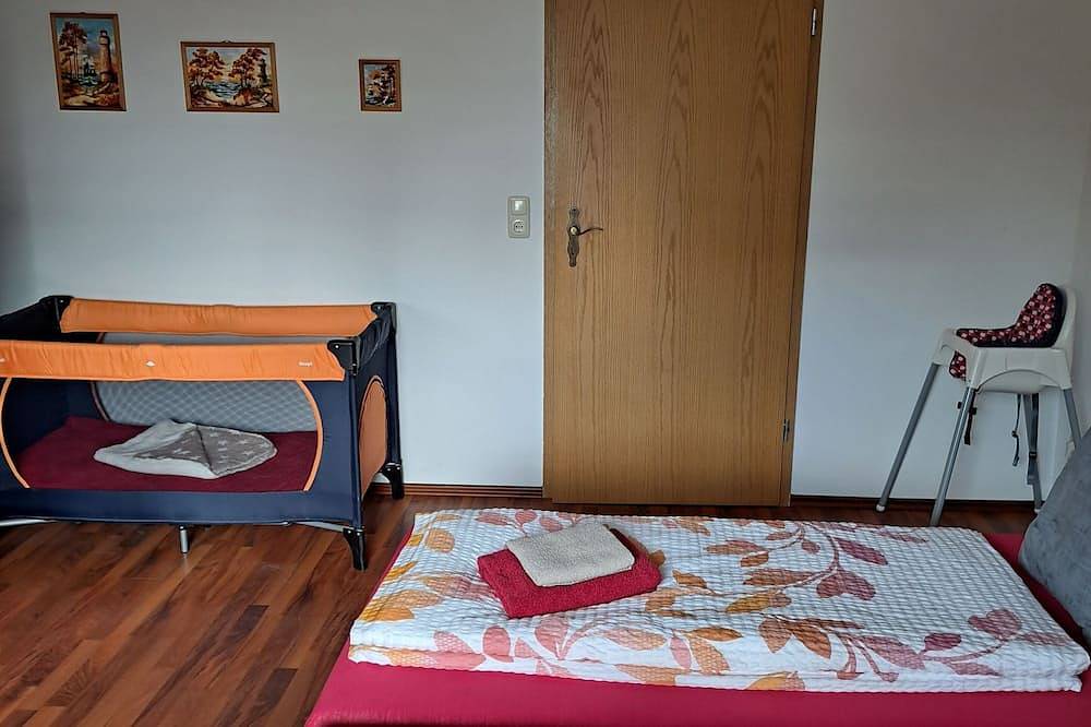 Appartement entier, Vacation apartment 100sqm <br>Living <br>3 double beds Bedroom<br>Kitchen<br>Bathroom in Loissin, Poméranie occidentale