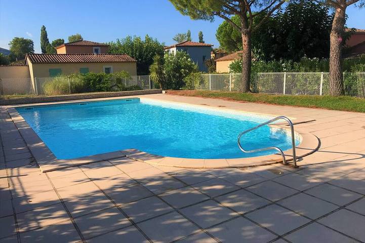 Maison de vacances pour 4 personnes, avec terrasse ainsi que jardin et piscine - 1