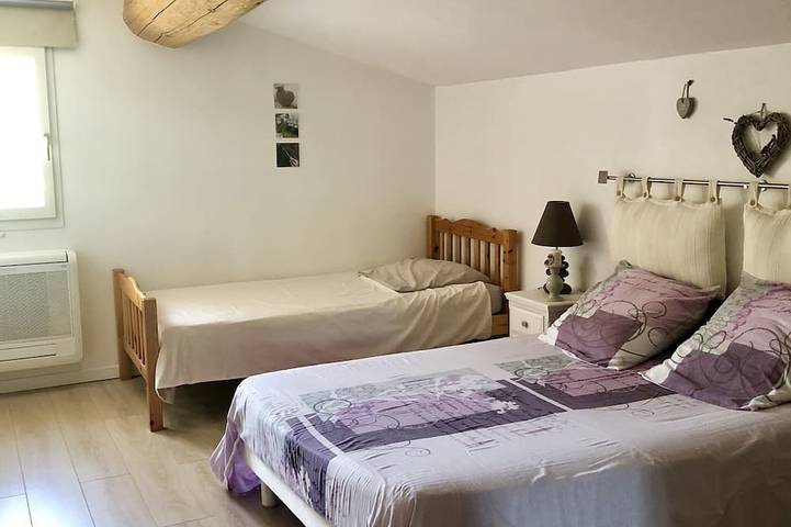 Location de vacances pour 10 personnes, avec terrasse et jardin à Entrecasteaux - 2