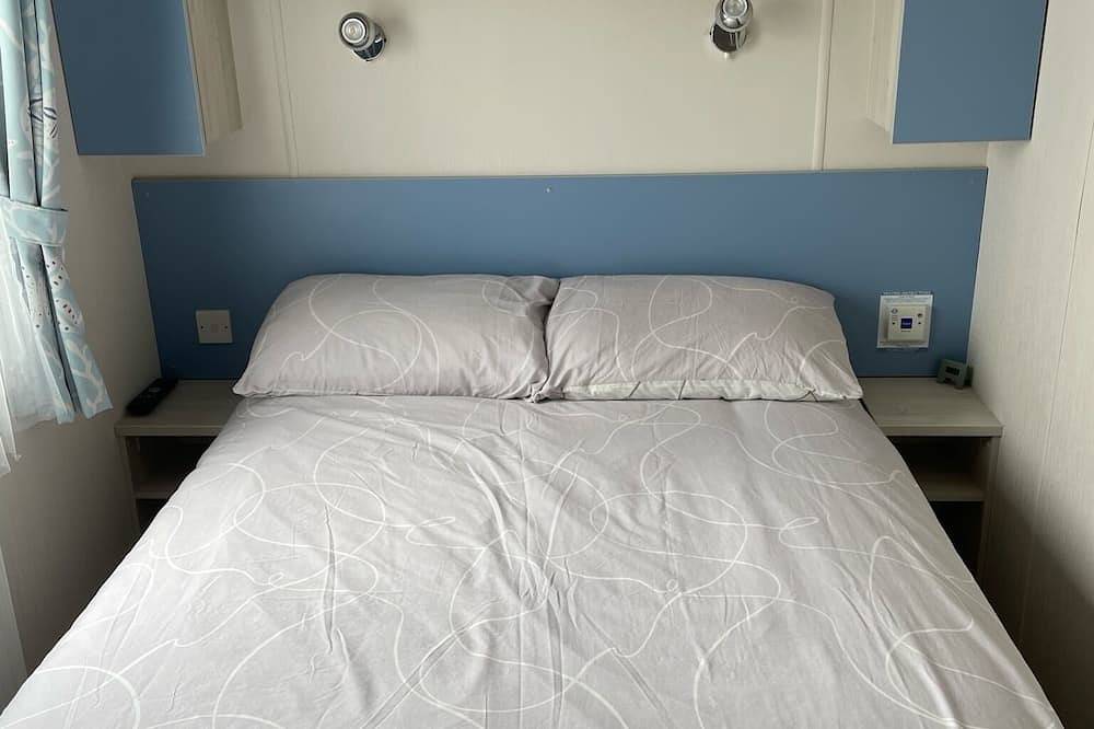 Beautiful modern Gold 3 bedroom caravan in West Sussex