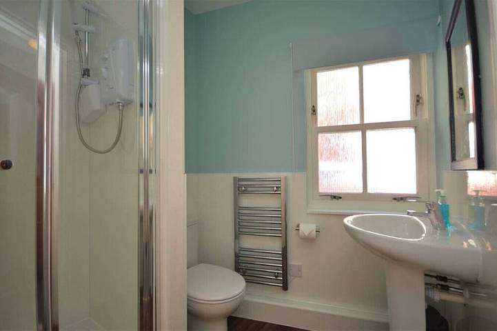 Ganze Wohnung, Eagle Ensuite Room located on Tobermory High Street in Tobermory, Argyll & Bute