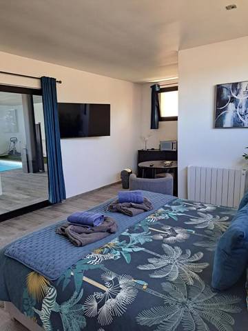 Chambre d’hôte pour 2 personnes, avec piscine et jardin ainsi que jacuzzi et sauna à Mérignies