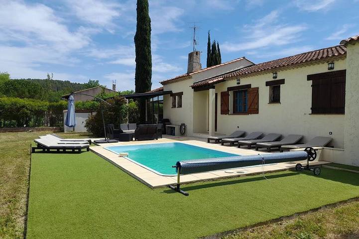 Maison de vacances pour 8 personnes, avec terrasse ainsi que jardin et jacuzzi, animaux acceptés à Les Arcs (Var)