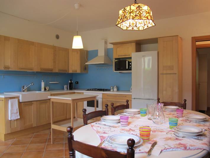 Ferienwohnung für 8 Personen, mit Terrasse und Garten am Gardasee - 4
