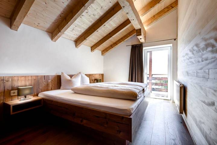 Ferienwohnung für 5 Personen, mit Balkon und Terrasse sowie Garten und Ausblick