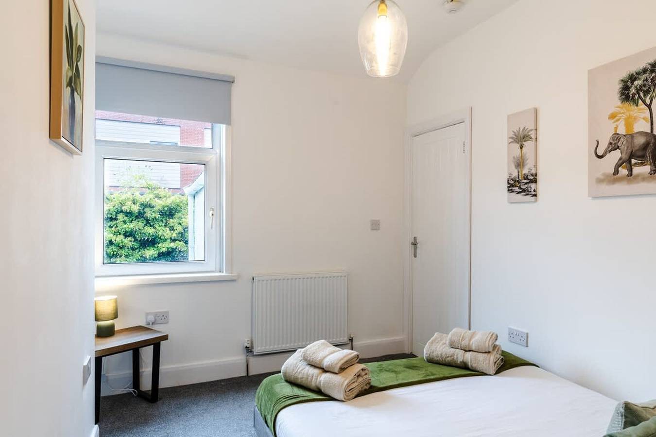 1-min walk to High St  3-min to Mumbles beach in Swansea region