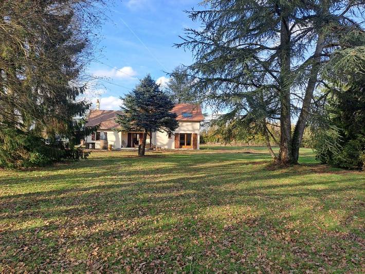 Location de vacances pour 8 personnes, avec vue et vue sur le lac ainsi que jardin et piscine à Villegenon - 2