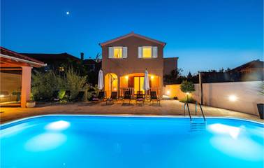 Ferienhaus für 12 Personen, mit Pool und Garten sowie Terrasse in Nin