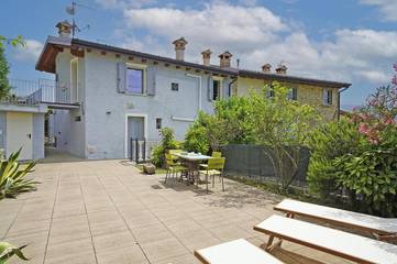 Gîte pour 4 personnes, avec balcon et vue sur le lac ainsi que vue et jardin dans Vergiate