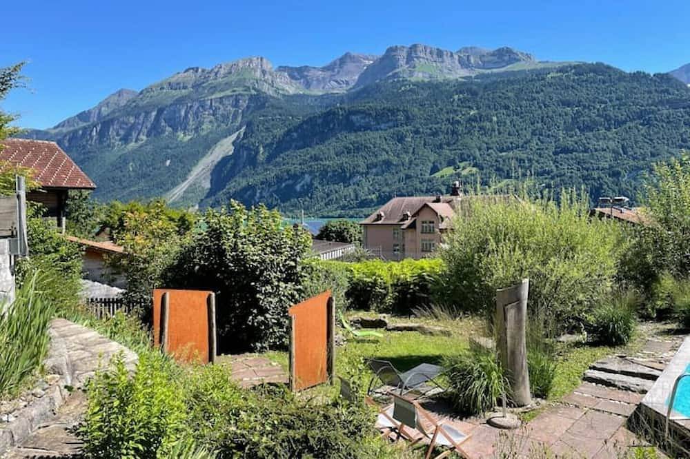 Ganze Wohnung, Haus mit wunderschöner Seesicht, Garten und Pool in Brienz, Berner Oberland