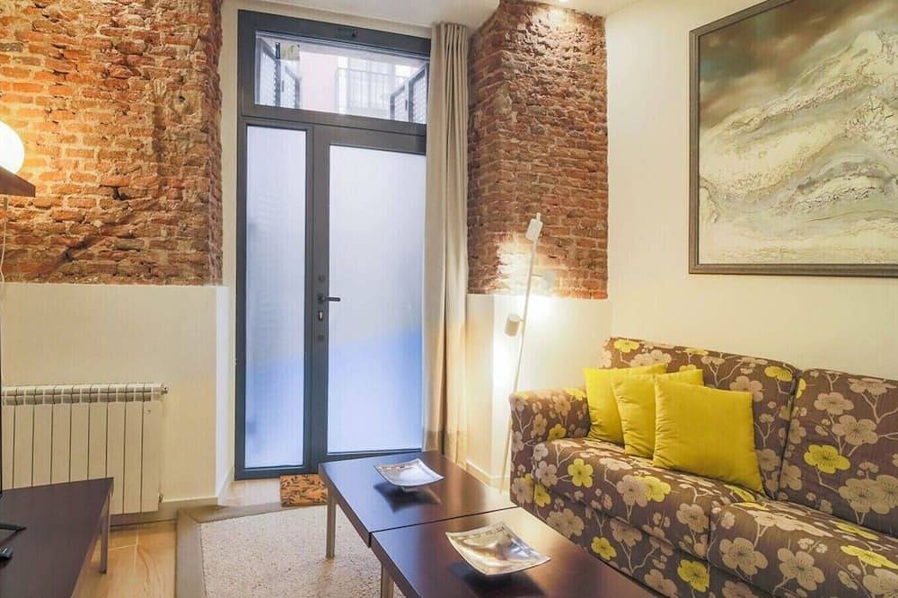 Entire apartment, Housing Malasaña by Sharing Co in Centro (Madrid), Madrid