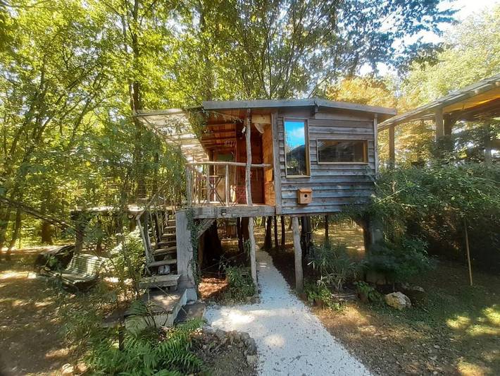 Chambre d’hôte pour 2 personnes, avec Balcon et Terrasse ainsi que Jardin et Piscine à Faux (Dordogne)