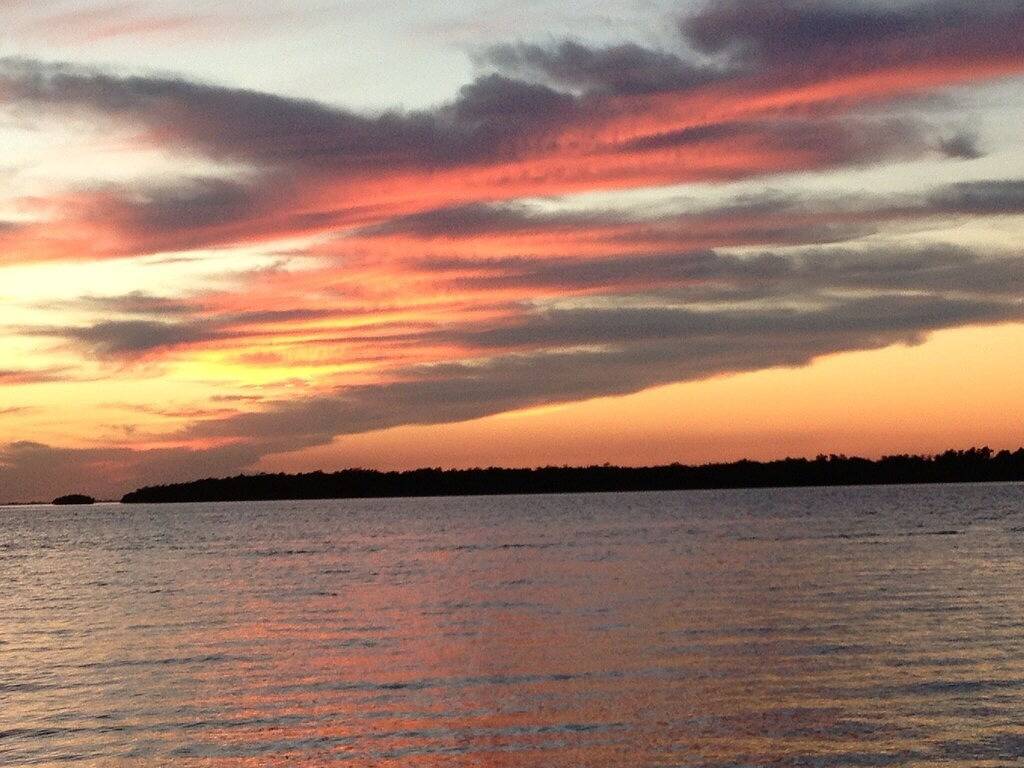 Ganze Wohnung, Waterfront 3 Schlafzimmer / 3 Bäder komplett renovierte Wohnung am Hafen von Sanibel in Punta Rassa, Southwest Florida