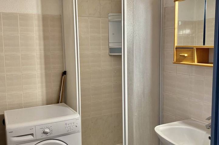 Entire apartment, T2 apartment 100 meters bright, fully furnished baths in Gréoux-les-Bains, Alpes-de-Haute-Provence