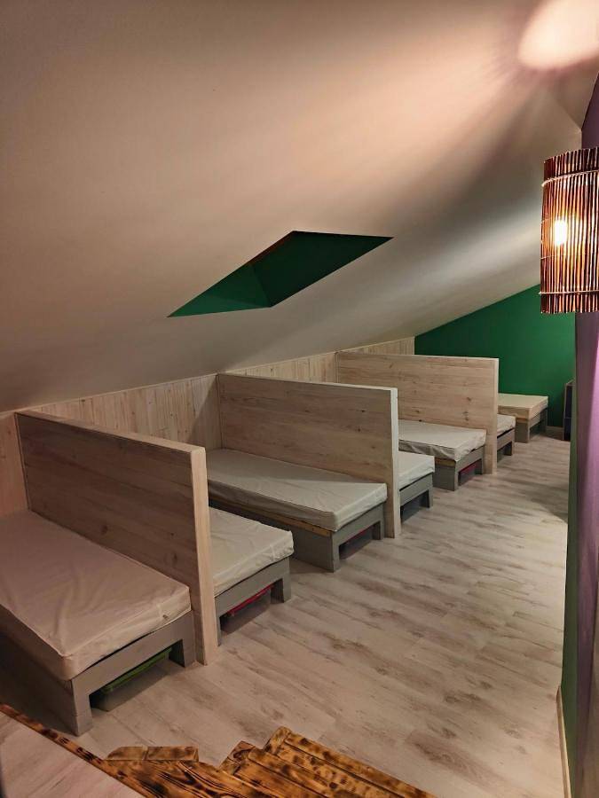 Gîte pour 23 personnes, avec vue ainsi que terrasse et piscine à Chassiers - 4