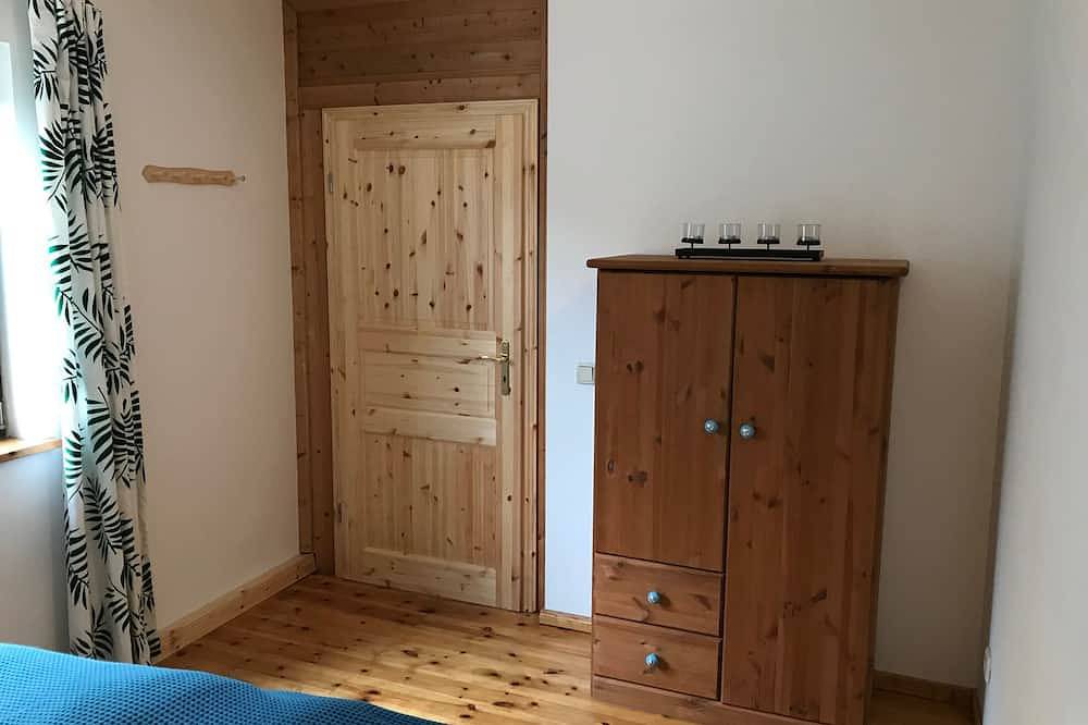Ferienhaus am See nur 750m Waldweg zum Libbesickesee in Temmen-Ringenwalde, Barnimerland Region