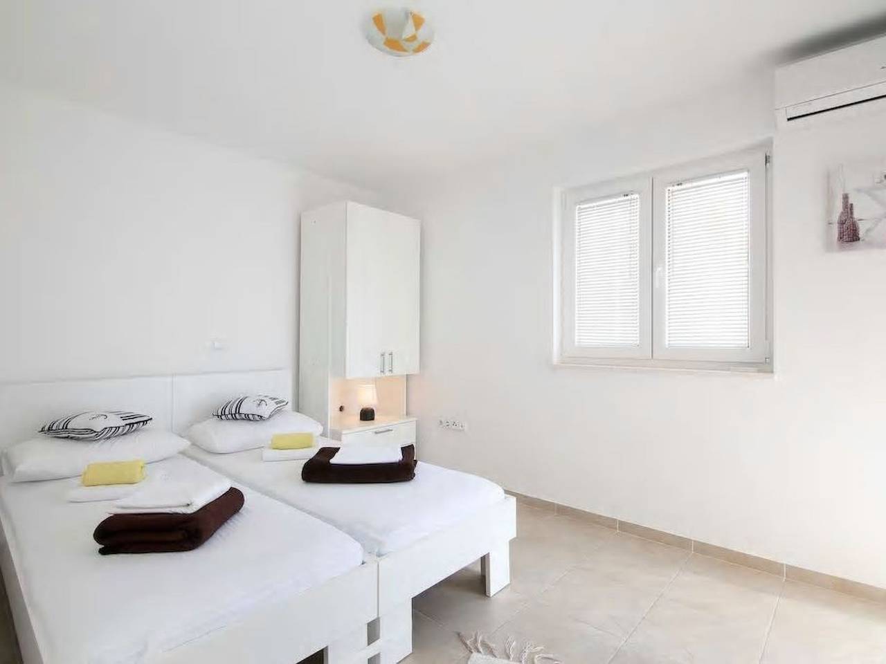 Ganze Wohnung, Appartement mit Blick auf das Wasser in Mimice, Split-Dalmatien