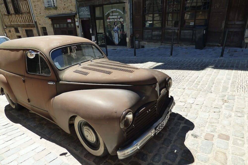Tente lodge au cœur d'un village historique. in Châteauponsac, Région de Bellac