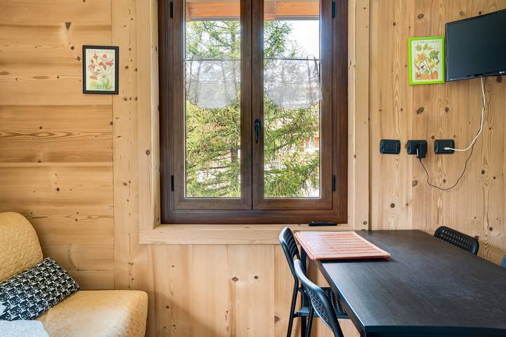Entire apartment, Apartment 'Alta Valle Maira B' with Mountain View, Shared Garden and Wi-Fi in Acceglio, Cuneo Province