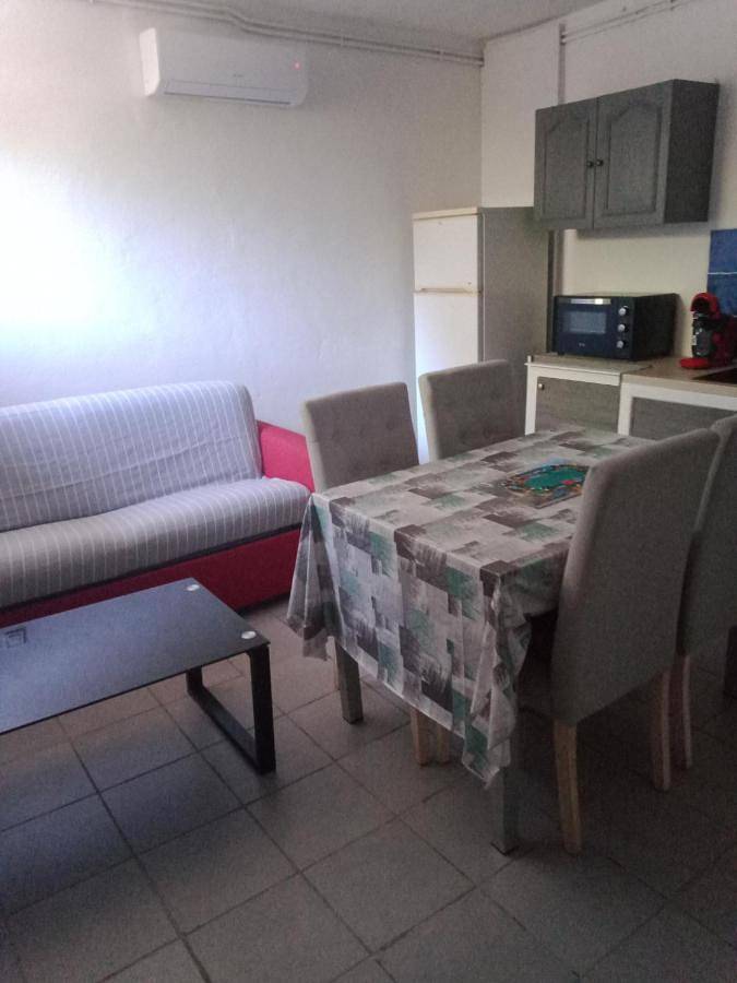 Gîte pour 2 personnes, avec jardin ainsi que terrasse et vue à Cransac - 2