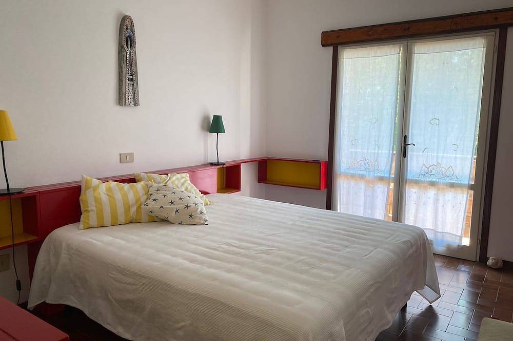 Entire apartment, La Casa di Paola - Four Bedroom Apartment, Sleeps 8 in Gabicce Mare, Pesaro-Urbino