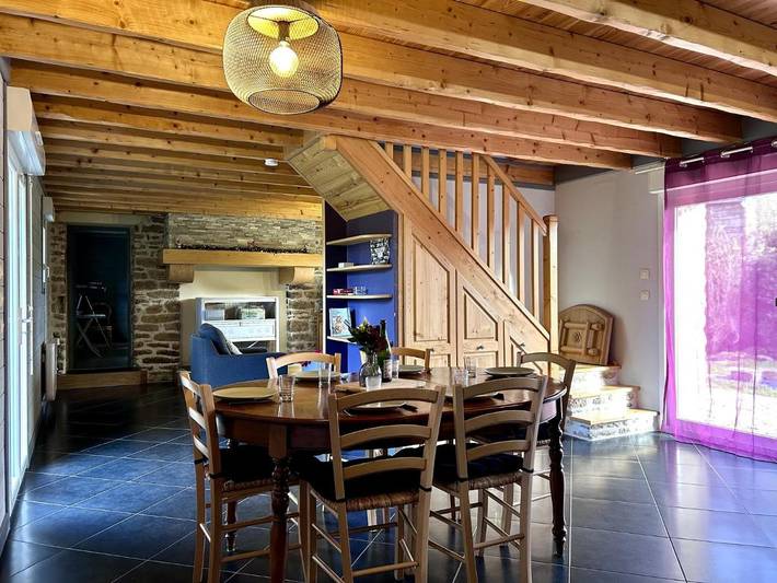 Location de vacances pour 8 personnes, avec terrasse ainsi que vue et jardin à Guiscriff - 2