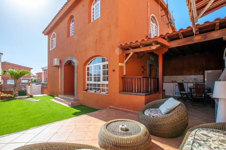 Ferienhaus für 6 Personen, mit Balkon und Terrasse sowie Garten und Ausblick