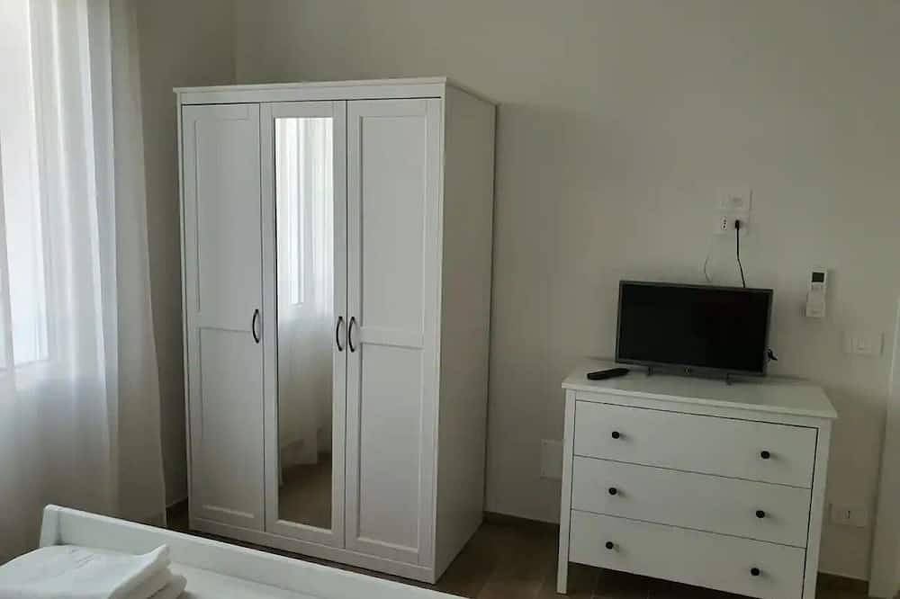 Ganze Wohnung, New apartment 3 minutes from the sea and close to the center and station in Civitanova Marche, Adriaküste Marken