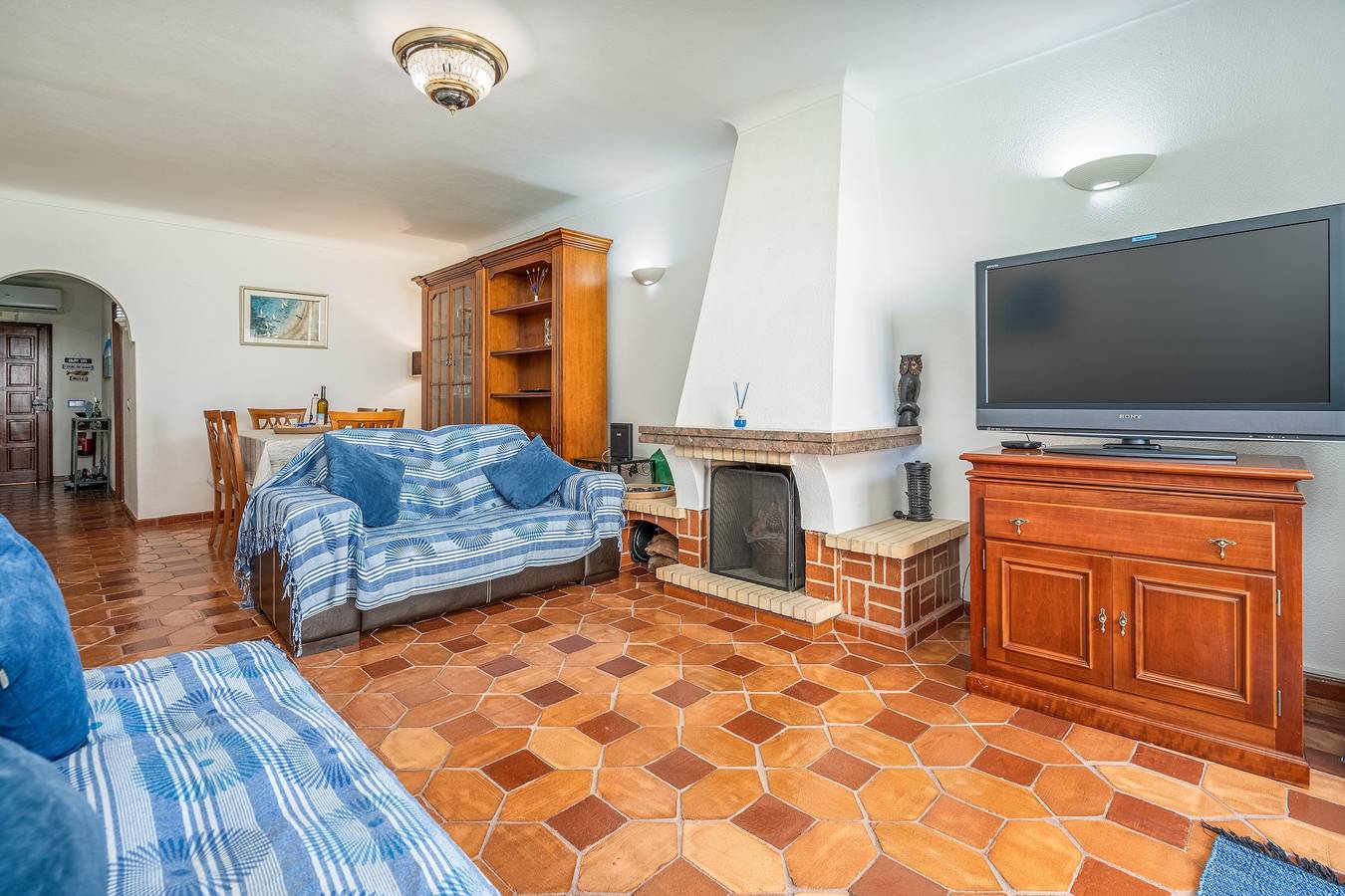 Ganze Wohnung, Ferienwohnung 'Casa Verão Azul - Porches' mit Gemeinschaftspool, privater Terrasse und Wlan in Porches, Faro Distrikt