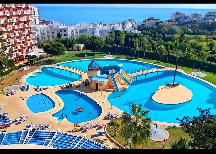 Appartamento per 2 persone, con giardino e piscina per bambini nonché balcone in Benalmádena