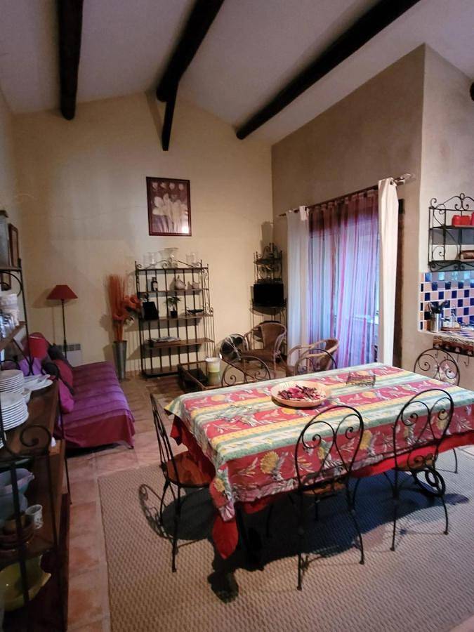 Gîte pour 5 personnes, avec piscine ainsi que jardin et balcon dans Albaron