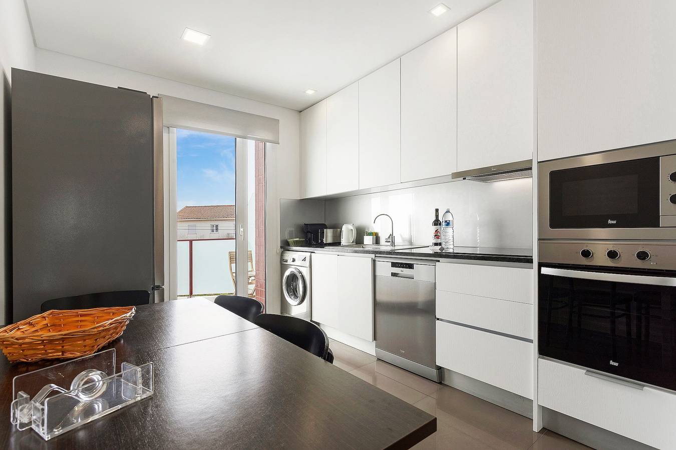 Ganze Wohnung, Apartment 'Casa Dos Terraços T2 1º' mit Balkon, Wlan und Klimaanlage in Praia de São Martinho do Porto, São Martinho do Porto