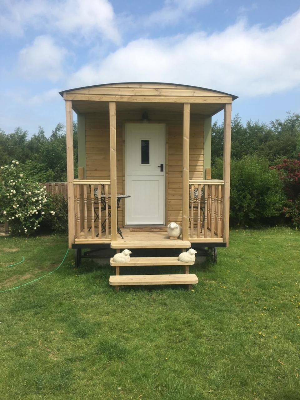 Puffn Shepherd Hut in Bangor, Snowdonia