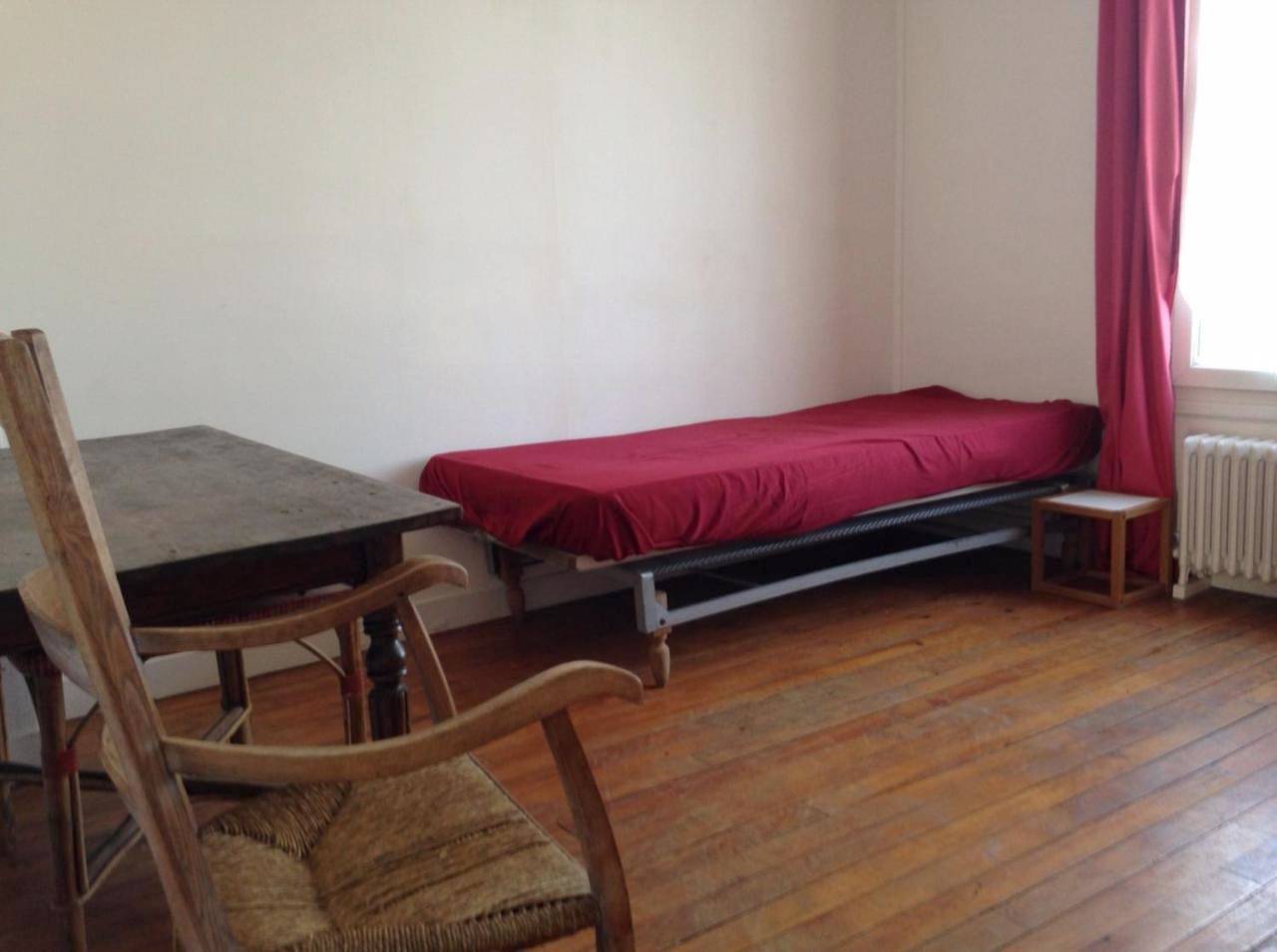 Appartement de vacances entier, Double Room with Balcony in Creil, Oise