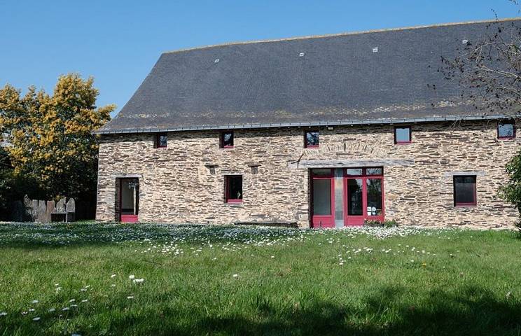 Gîte pour 31 personnes, avec terrasse et jardin
