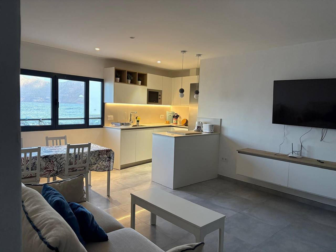 Casa Rociega - Montaña Clara 2: Casa Vacacional con Wi-Fi in Playa Famara, Teguise