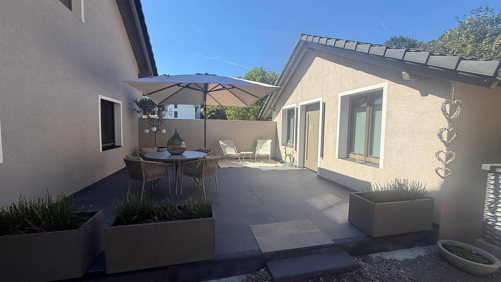 Privates Waldrand-Hideaway für Zwei – große Terrasse & eigener Eingang, nahe Schweiz in Bad Säckingen, Südschwarzwald