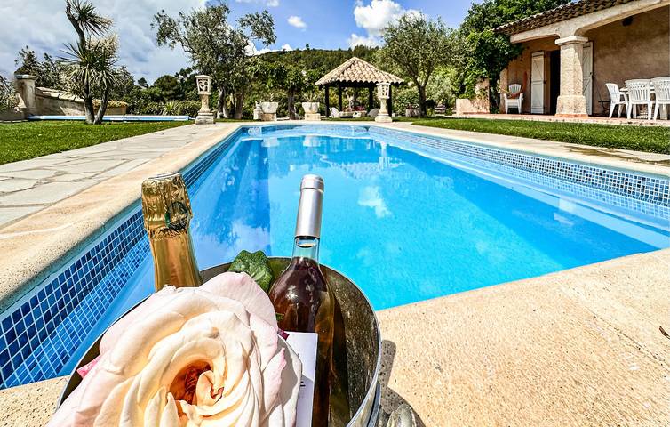 Location de vacances pour 6 personnes, avec terrasse ainsi que piscine et jardin à Cabasse - 2