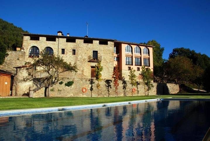 Hôtel pour 4 personnes, avec Terrasse ainsi que Jardin et Piscine