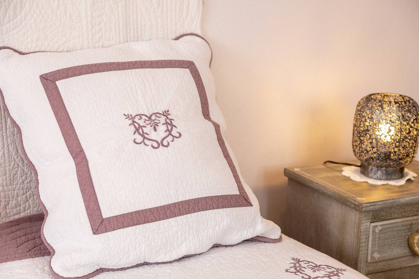 Chambre d’hôtes « Chez Coco - Chambre Prune » avec jardin commun et Wi-Fi in Trégunc, Côte de Cornouaille