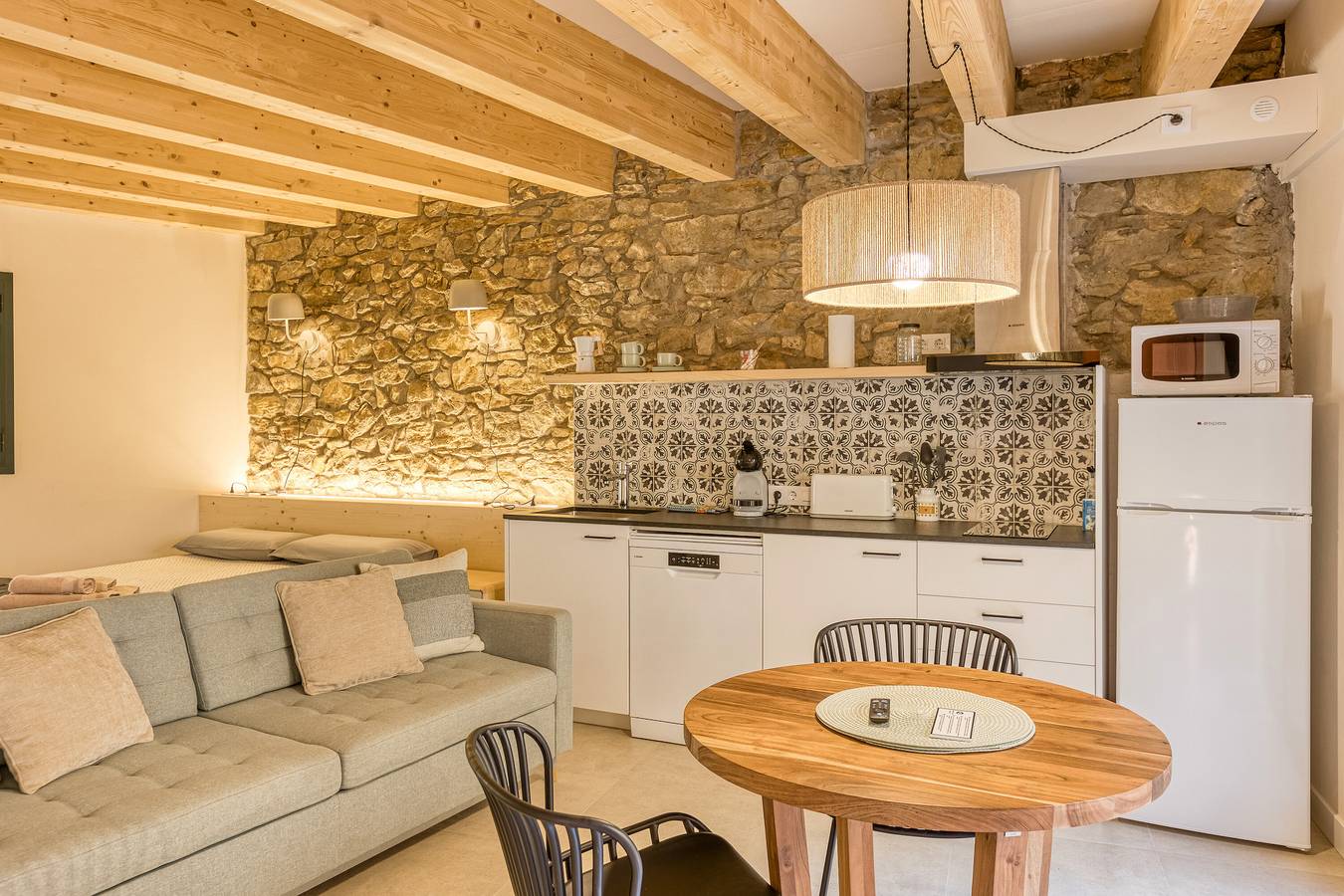 Apartamento entero, Apartamento 'Empordà Peratallada' con Wi-Fi y Aire Acondicionado in Forallac, Costa Brava