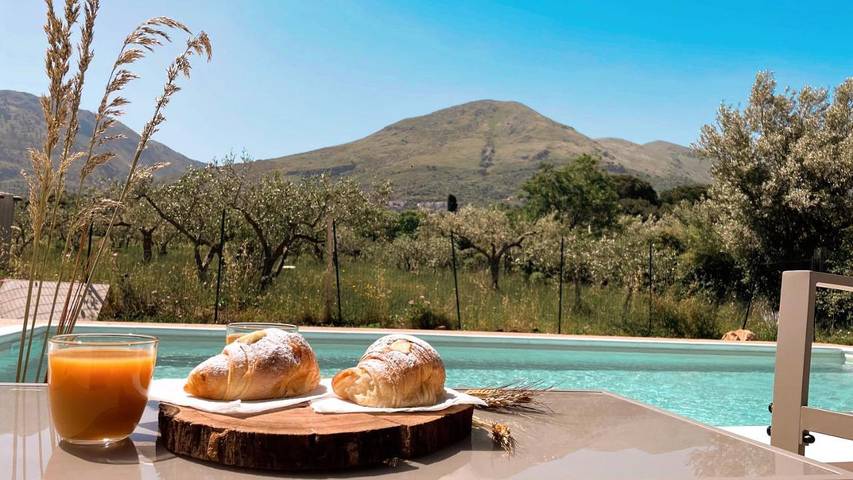 Appart’hôtel pour 4 personnes, avec vue ainsi que piscine et jardin